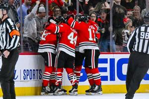 Dach scores late in third period to give Blackhawks a 3-2 win over slumping Maple Leafs
