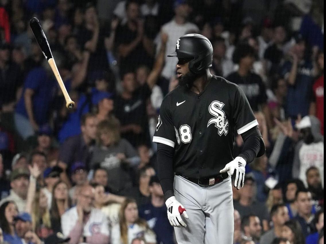 Chicago Cubs manager David Ross, second from left, talks to players during  the eighth inning of a baseball game against the Chicago White Sox in  Chicago, Wednesday, Aug. 16, 2023. (AP Photo/Nam