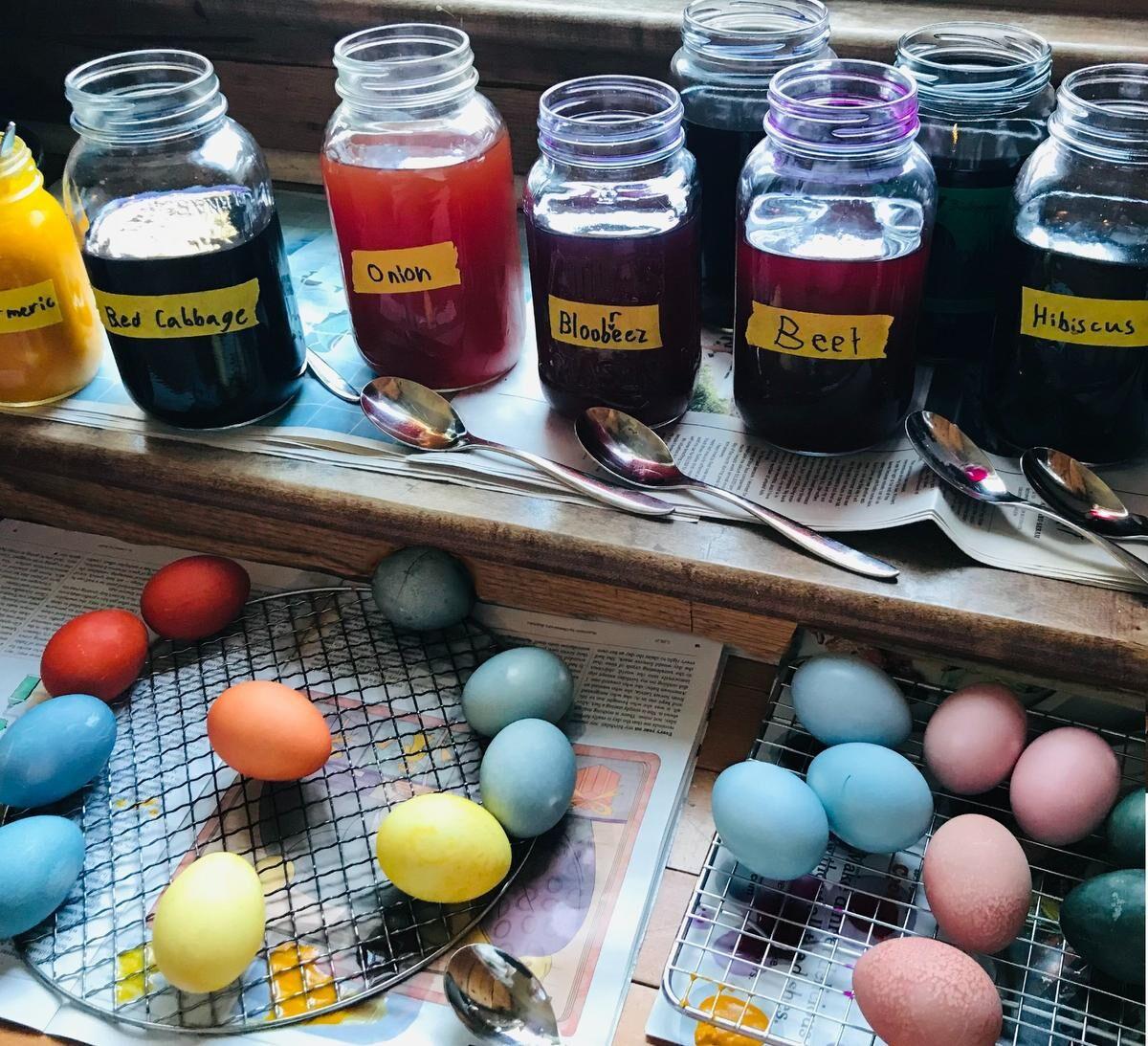 How to dye Easter eggs with natural colouring