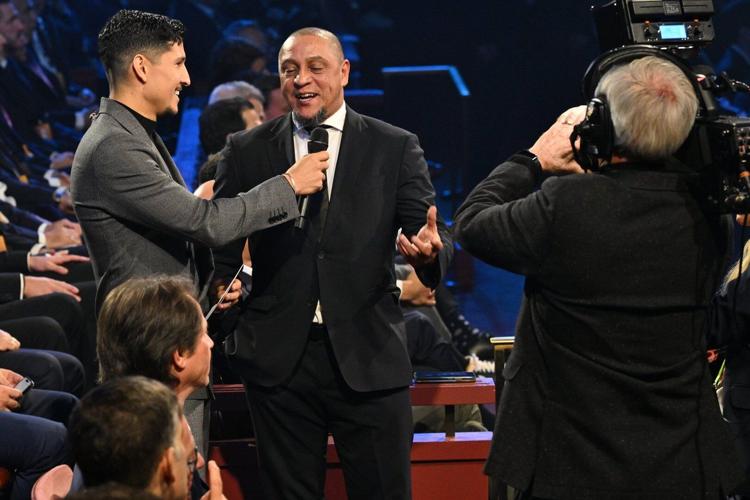 Amazing Brazilian Football Icon Roberto Carlos Reportedly Embraces Islam View for Mobile Amazing Brazilian Football Icon Roberto Carlos Reportedly Embraces Islam View for Mobile