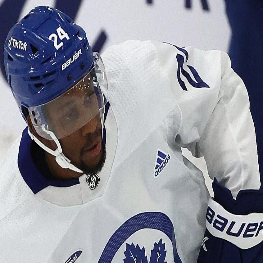 Picture of Wayne Simmonds in Toronto Maple Leafs Jersey