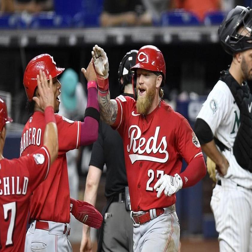 Fraley homers twice, hits tiebreaking shot in 9th as Reds beat Marlins 7-4  to spoil Pérez's debut