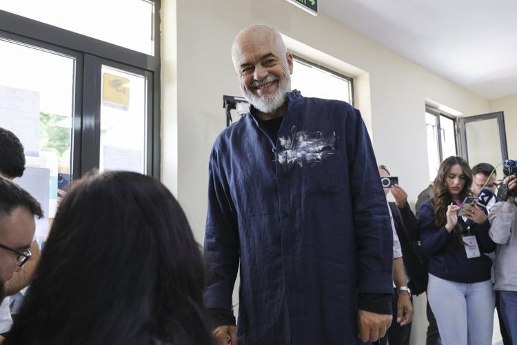 Albanian preliminary polls results show a clear win for the ruling Socialists