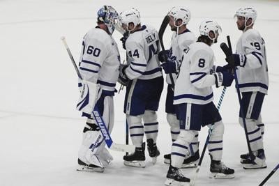 en-hockey-romances.JPG