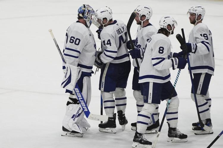 en-hockey-romances.JPG