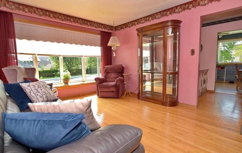 What two bungalows sold for in Richmond Hill and Port Perry