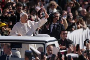 Flyers fans have faith as run at playoff spot follows family's jersey gift to Pope Leo XIV