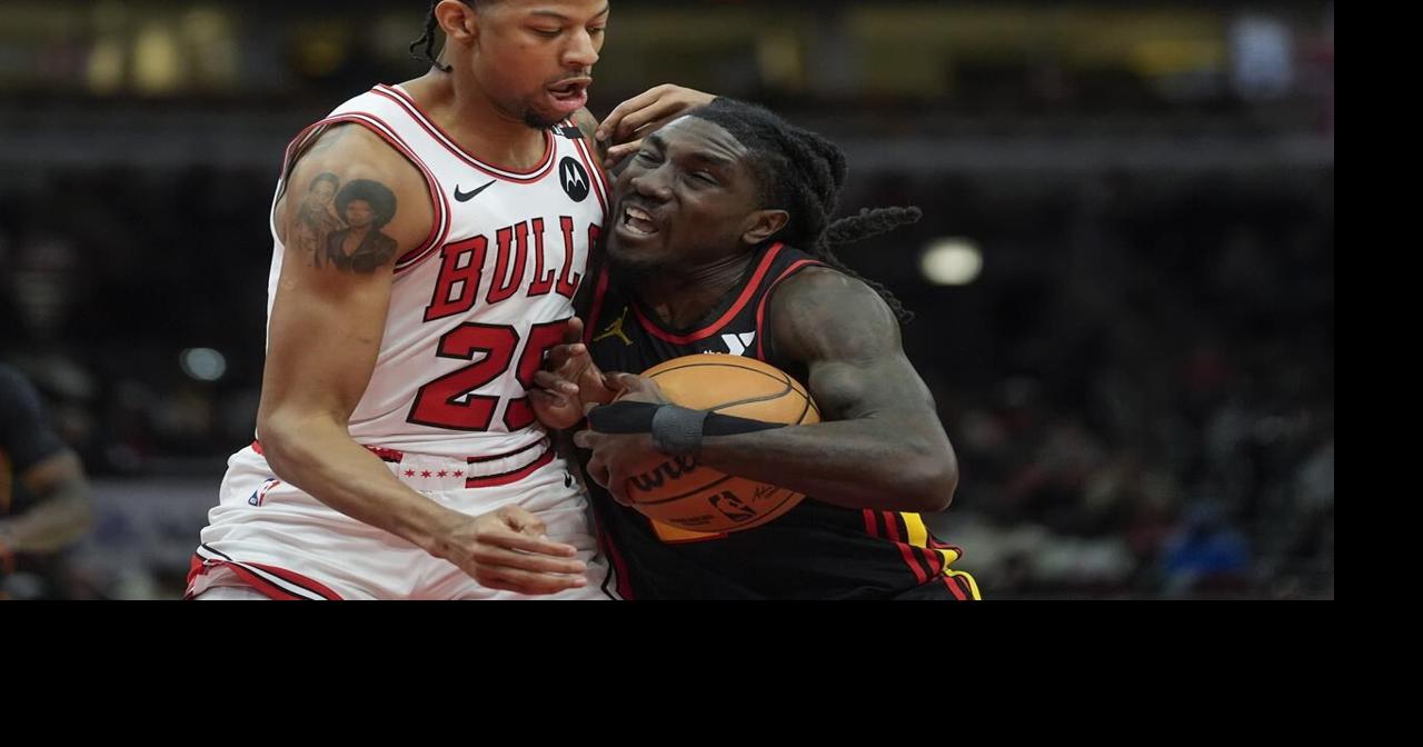 Keaton Wallace scores career-high 27 points to help the Hawks beat the Bulls, 110-94