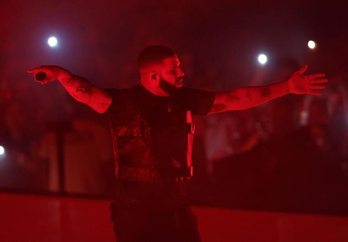Drake sings praises of Toronto onstage: ‘this is how the world is ...