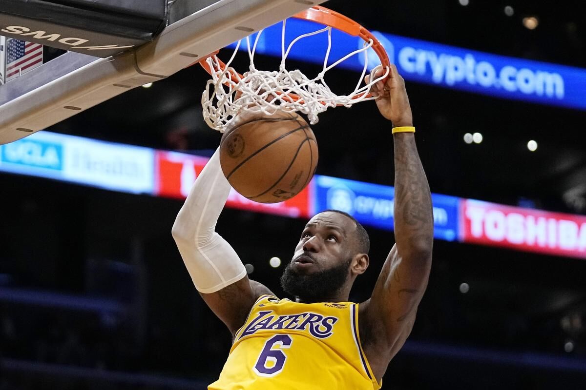 NBA peers marvel at LeBron James on verge of scoring record