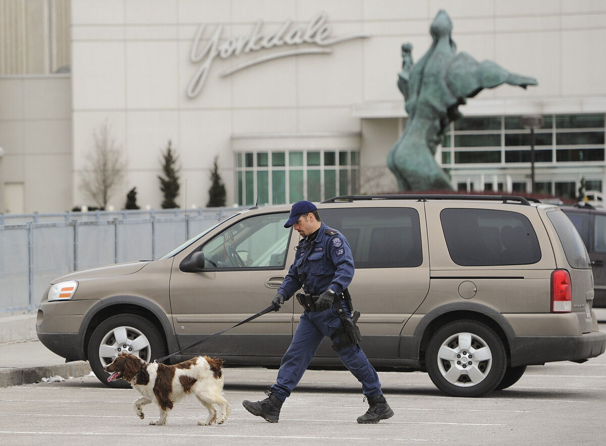 Police step up hunt for suspects in fatal Yorkdale shooting