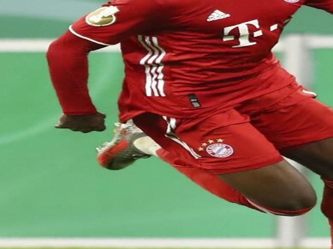 Bayern Munich's Alphonso Davies stops training after heart inflammation  discovered