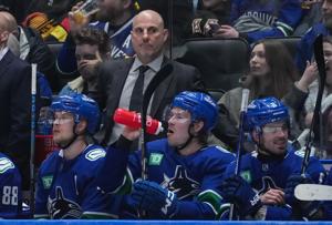 Coach Rick Tocchet's personality, playing style paying off with Vancouver Canucks