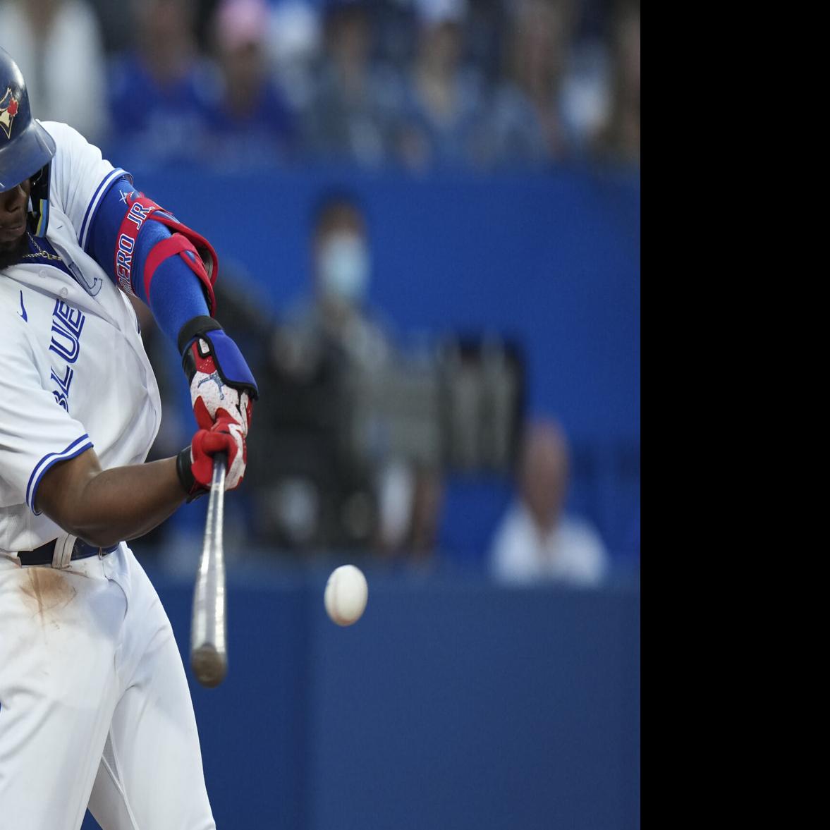 Andrew Vaughn gets 4 hits as White Sox beat Blue Jays 8-7 - The