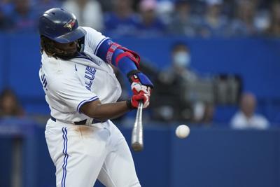 Andrew Vaughn gets 4 hits as White Sox beat Blue Jays 8-7