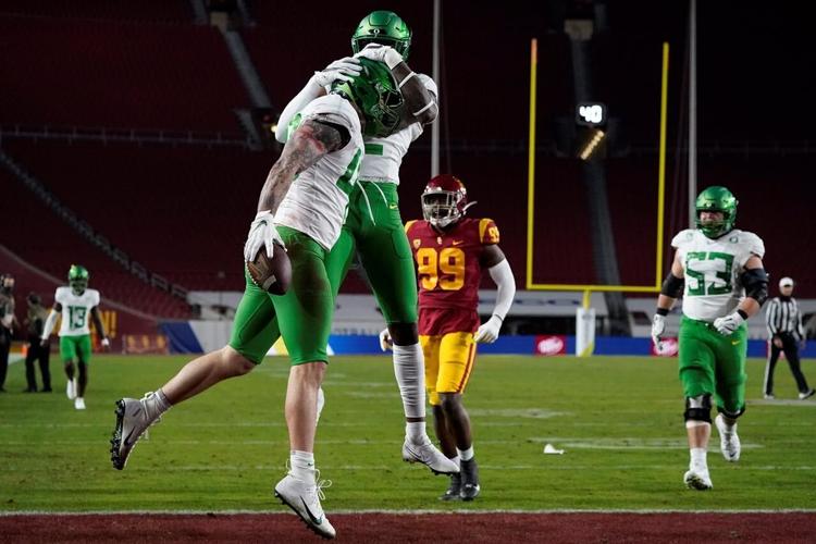 Oregon holds off USC late, grabs Pac12 title with 3124 win