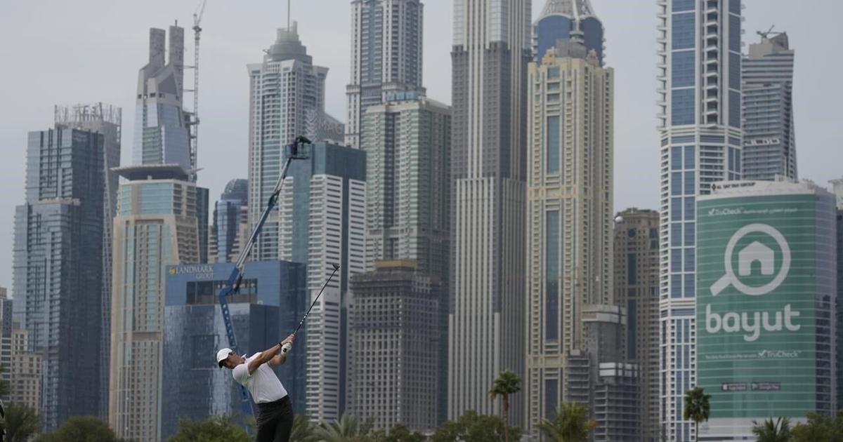 Reed fares better than McIlroy after delayed start in Dubai