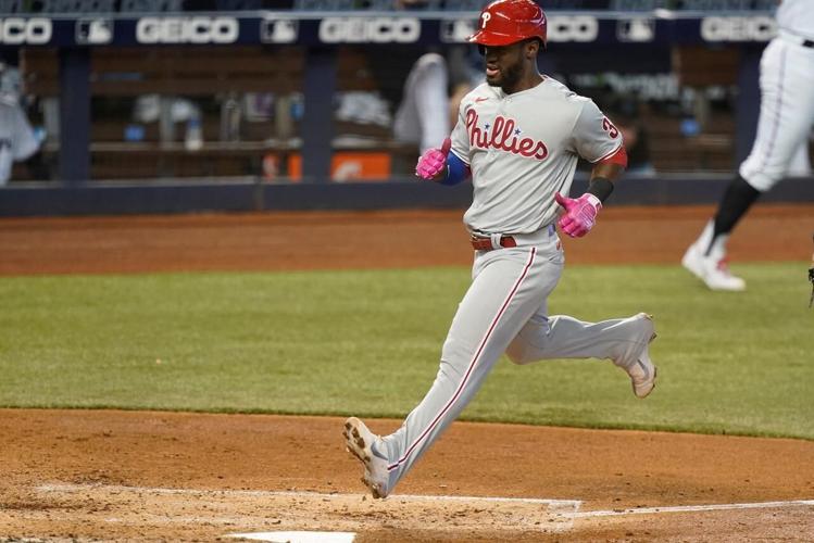 Lee Uses Arm And Bat To Help Phillies Beat Marlins - CBS Philadelphia