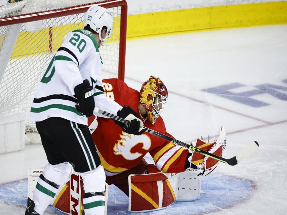 Markstrom posts another shutout as Flames take down Flyers for 6th