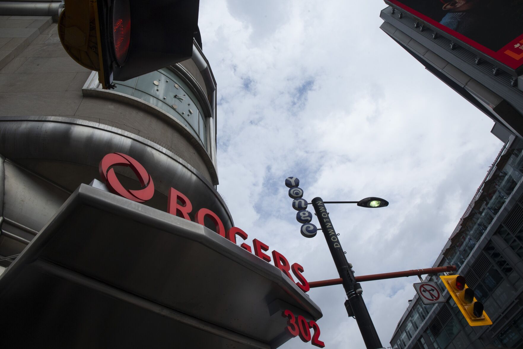 Rogers’ Satellite-to-Mobile Service Could Revolutionize Rural Connectivity