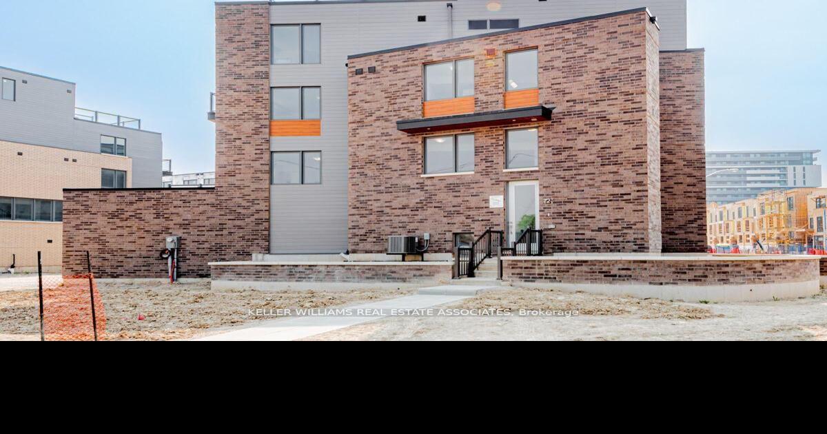 Inside this 1.4M newly built townhouse near Yorkdale Mall