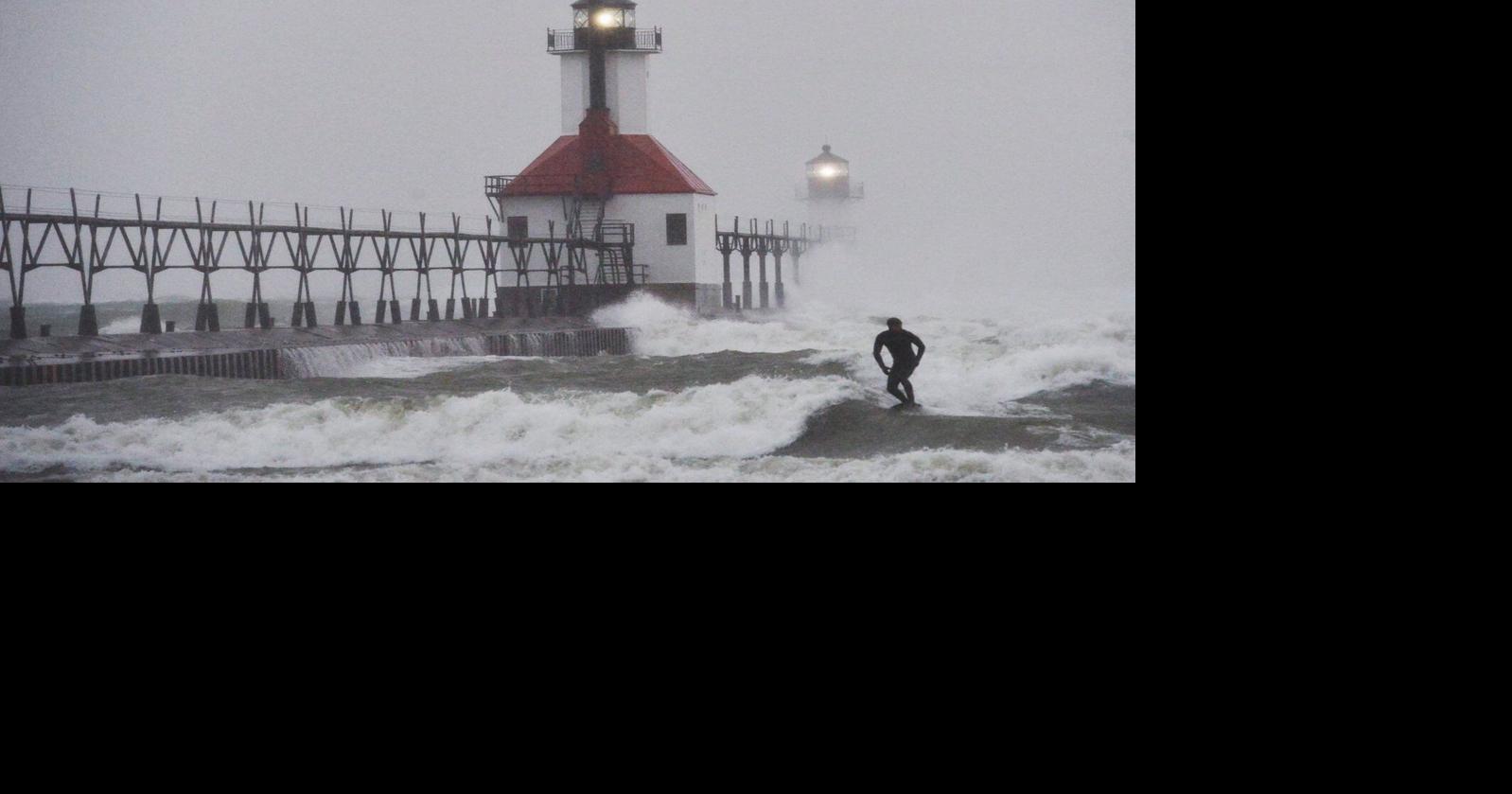 Lake effect snow piles up in Great Lakes region, impacting Thanksgiving travel