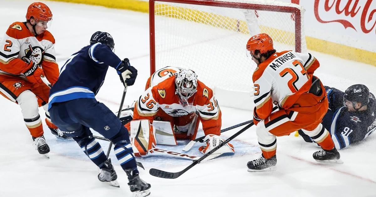 Veteran goalie John Gibson giving Anaheim Ducks 'sense of calmness'