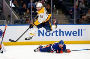 Josi's late goal lifts Predators past Islanders, 4-3