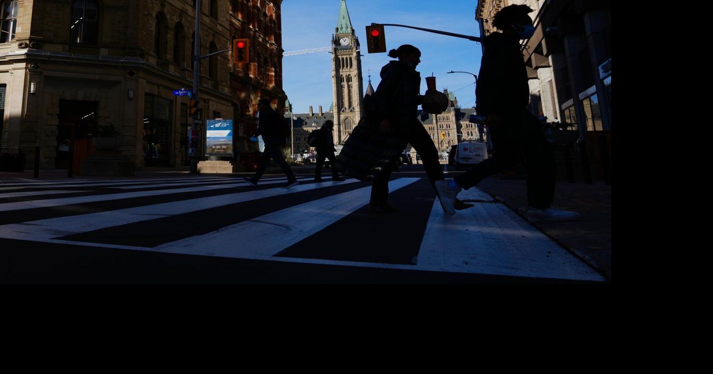 Almost 4,000 federal public servants apply for early retirement program