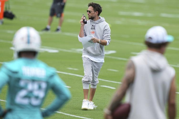 Dolphins sign 7 draft picks and add veteran long snapper Joe Cardona
