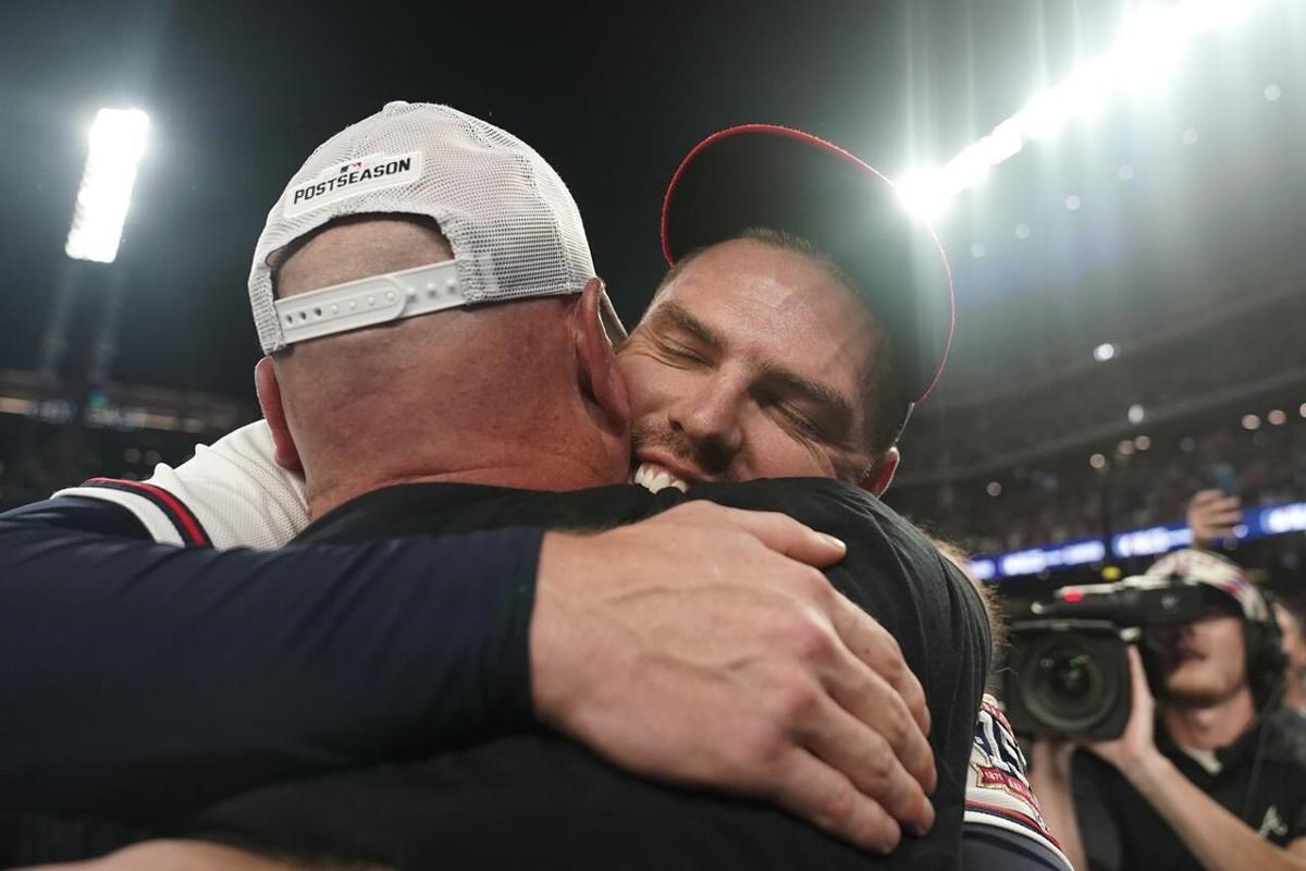 M-V-Free! Freeman HR sends Braves to NLCS, 5-4 over Brewers