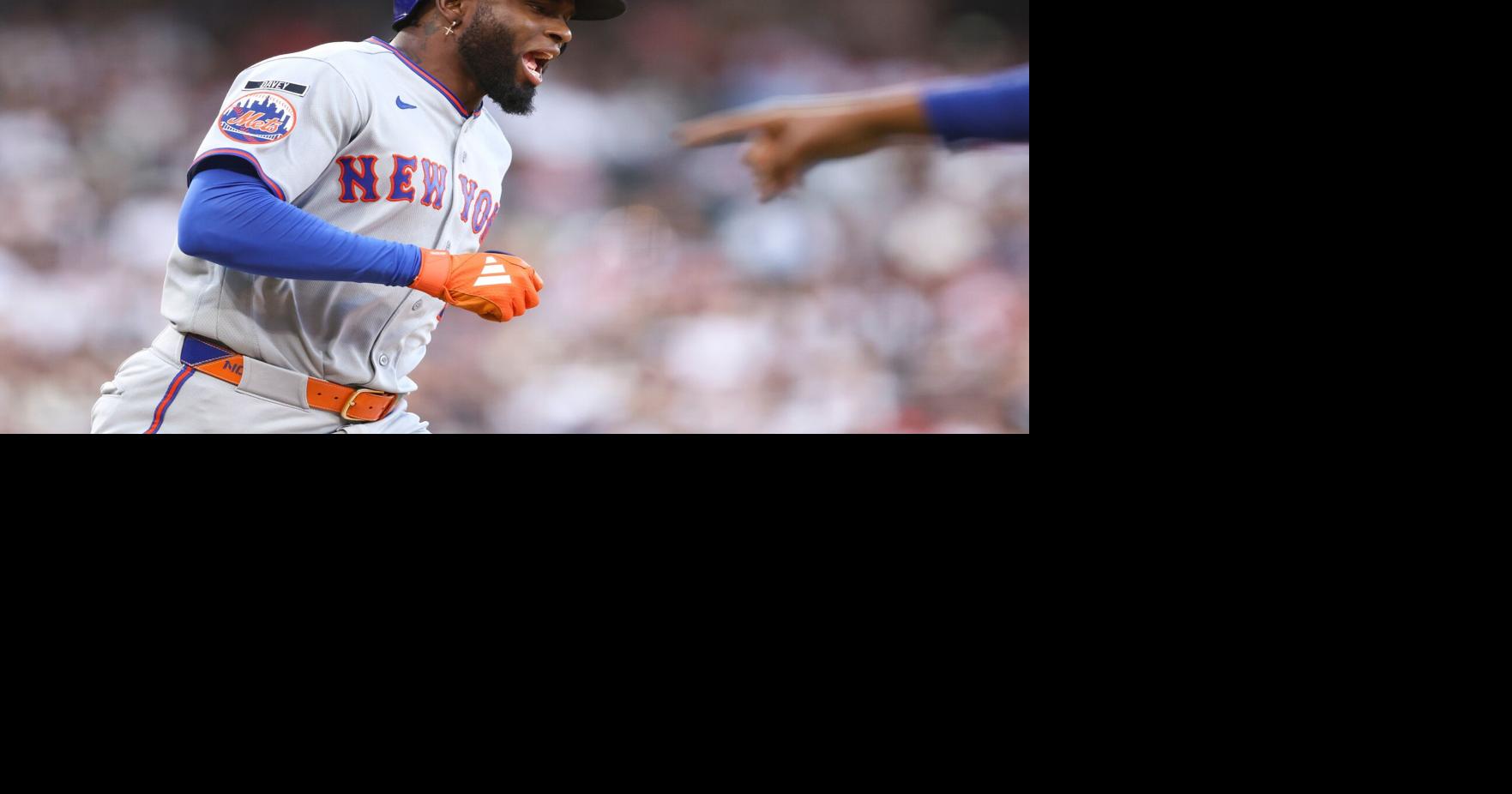 Blue Jays pass on Luis Robert Jr.; outfielder lands with Orioles