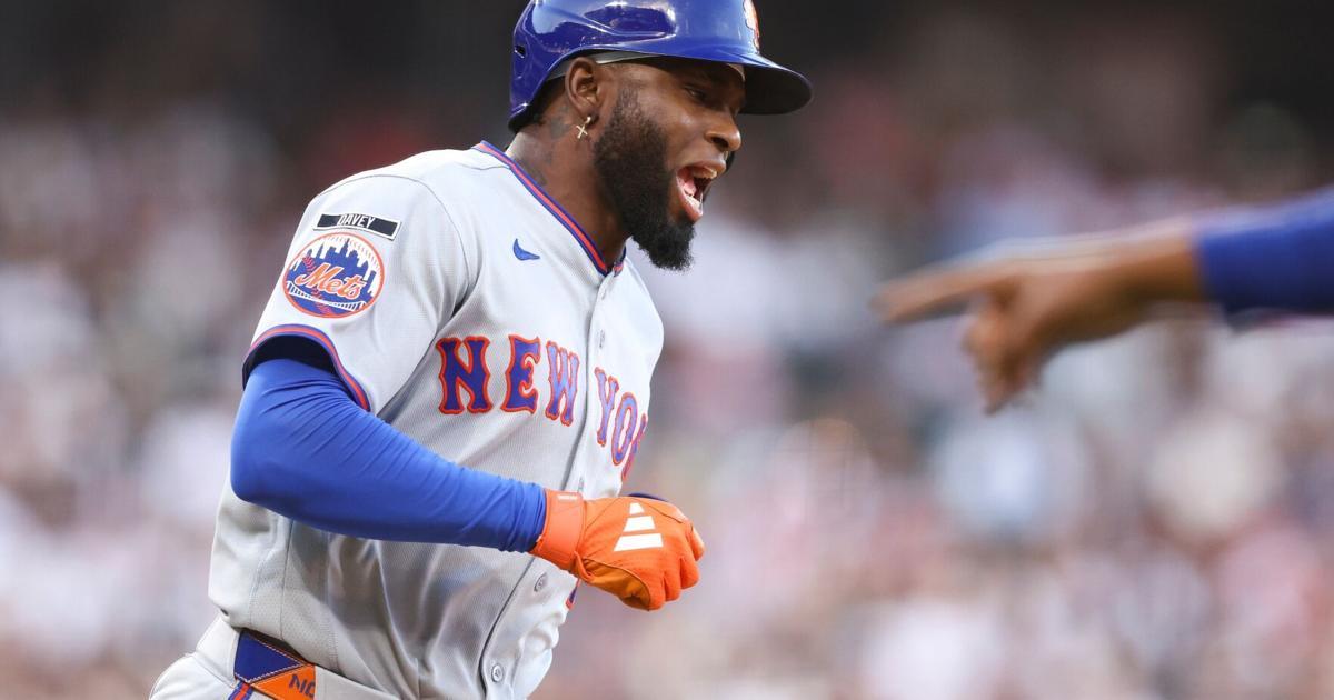 Blue Jays pass on Luis Robert Jr.; outfielder lands with Orioles