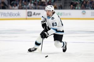 Maple Leafs acquire Matias Maccelli from Utah for a conditional third-round draft pick