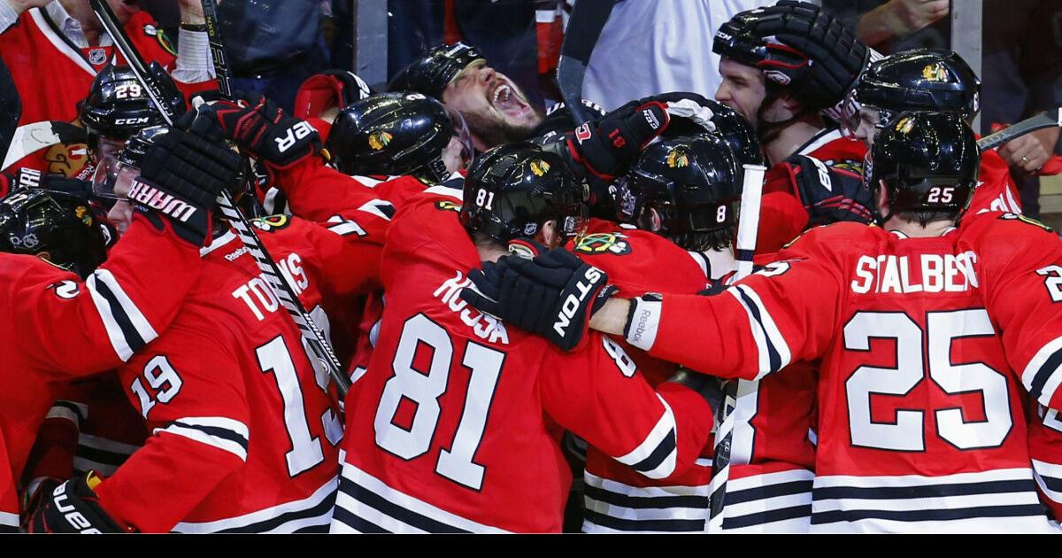 Maple Leafs can learn from Blackhawks’ salary cap issues