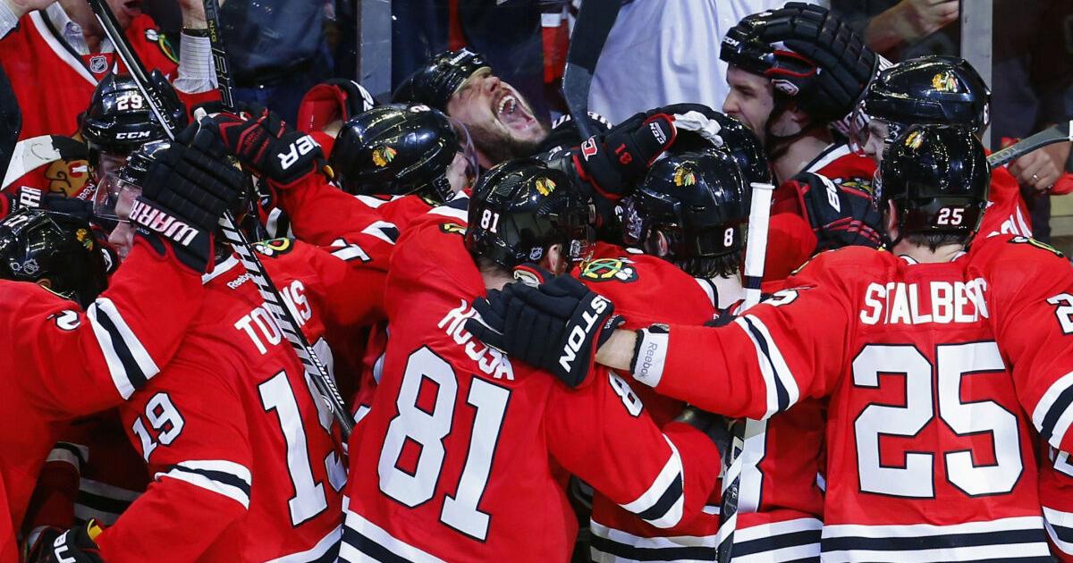 Maple Leafs can learn from Blackhawks’ salary cap issues