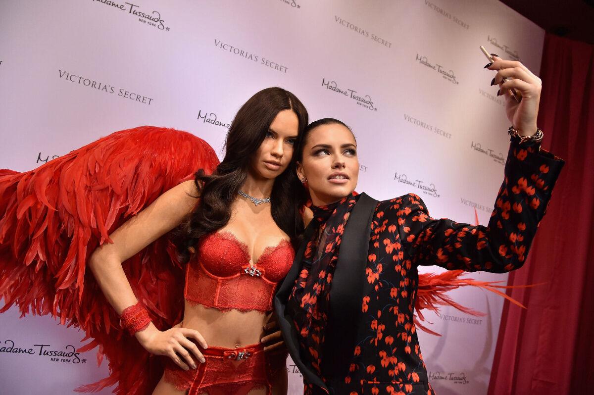 Want a red bra like this one!  Adriana lima victoria secret