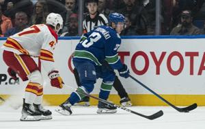 Canucks' rookie Lekkerimaki earns praise from coach, teammates in NHL debut