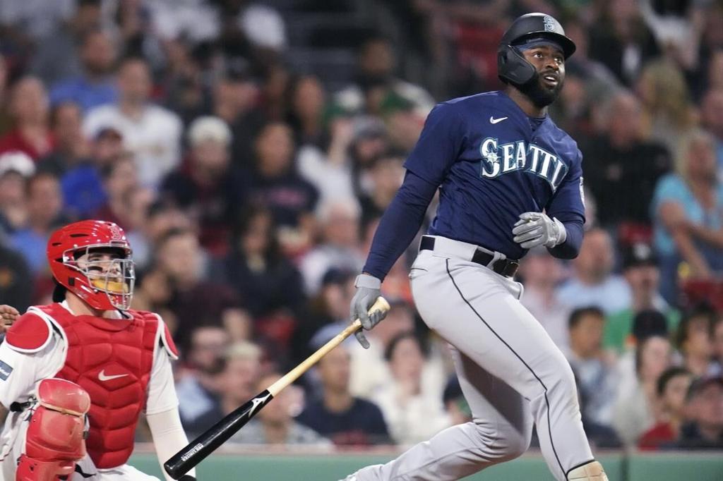 Duran shakes off rough start, helps Red Sox beat M's to snap 4