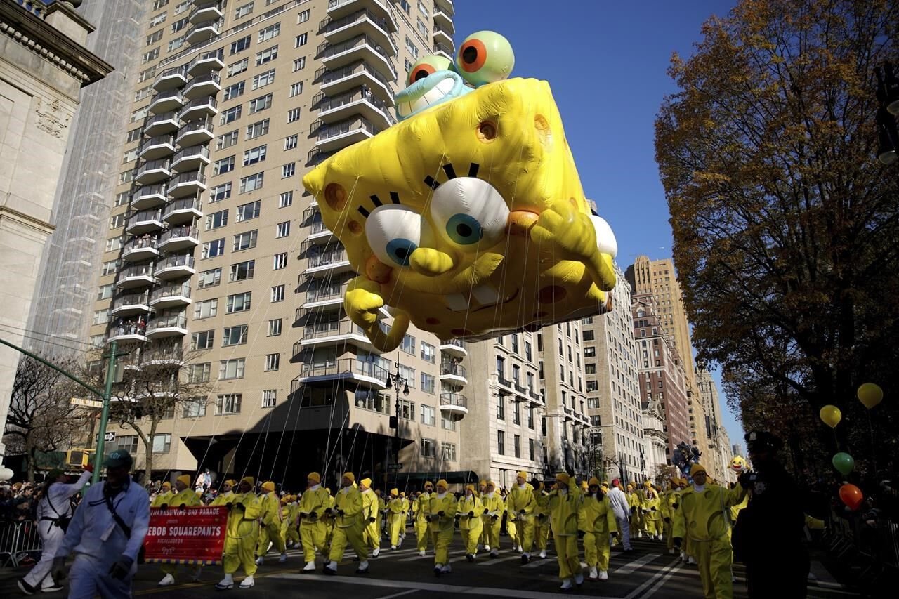 Balloons, Bands And Santa: Macy’s Thanksgiving Day Parade Ushers In ...