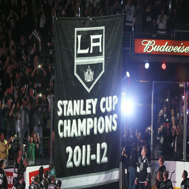 Penguins raise second consecutive Stanley Cup banner in home opener 