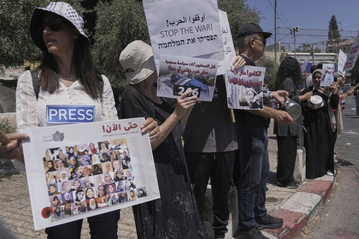 Israelis and Palestinians protest for peace as journalist ...