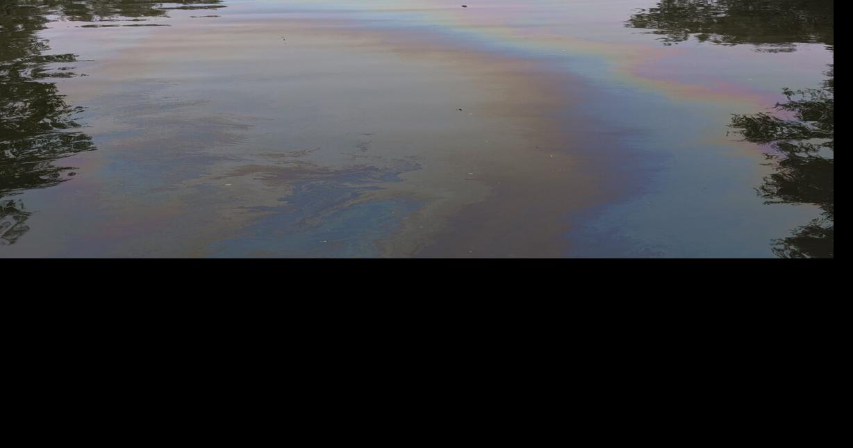 Diesel spill cleanup in Mimico Creek stretches into third day: 'It all smells like gasoline'
