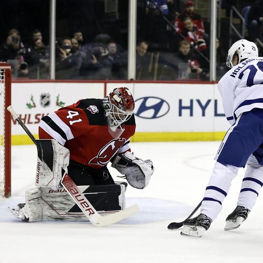 Devils' 13-game win streak halted in 2-1 loss to Maple Leafs