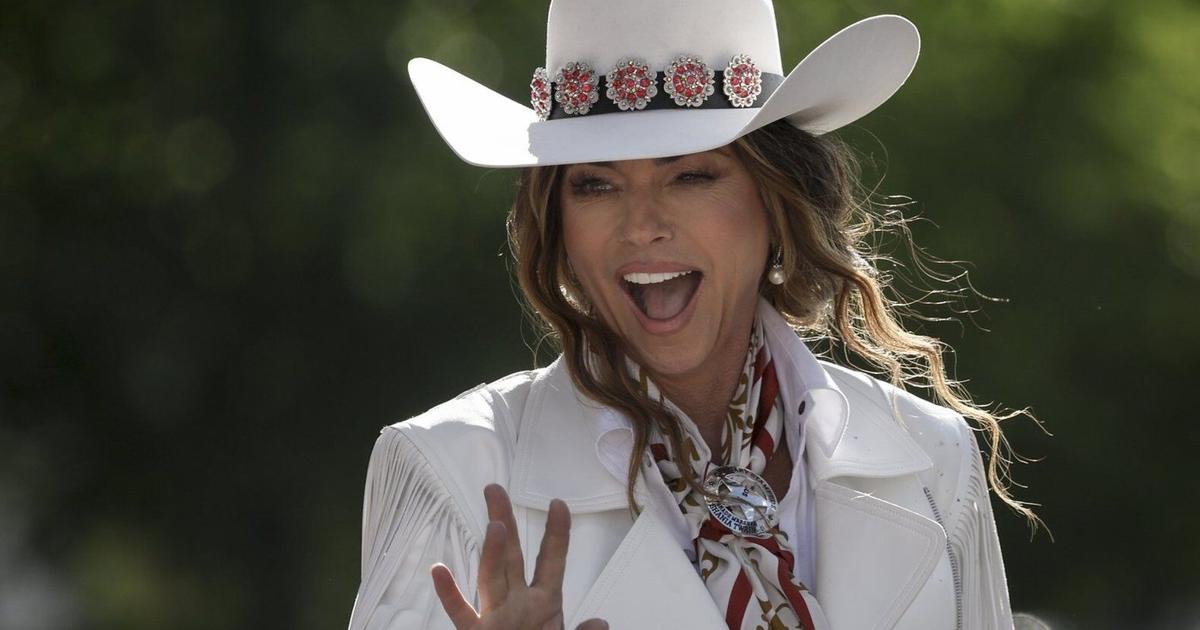 ‘I've finally made it to the Horseshoe’: Shania Twain plays Toronto bar ...