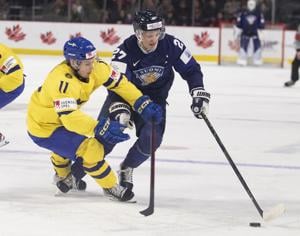 Canadiens sign forward Oliver Kapanen to three-year, entry-level contract