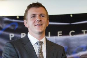 Колишній агент-FBR та підрядник Пентагону подали позов через таємний запис, показавши, що він критикує Трампа Колишній агент-FBR та підрядник Пентагону подали позов через таємний запис, показавши, що він критикує Трампа
