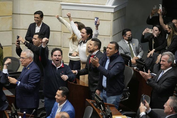 Colombian lawmakers reject president's labor reform referendum