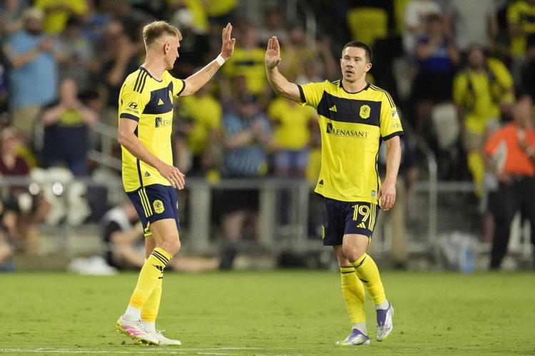 Sam Surridge scores his 18th goal and Joe Willis earns 9th clean sheet as Nashville beats ѻý