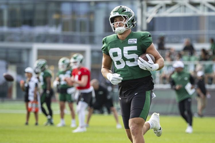 Rookie tight end Mason Taylor, son of Hall of Fame pass rusher, shining at Jets camp